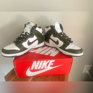 Nike Dunk High Size 6.5 boys / 8 women